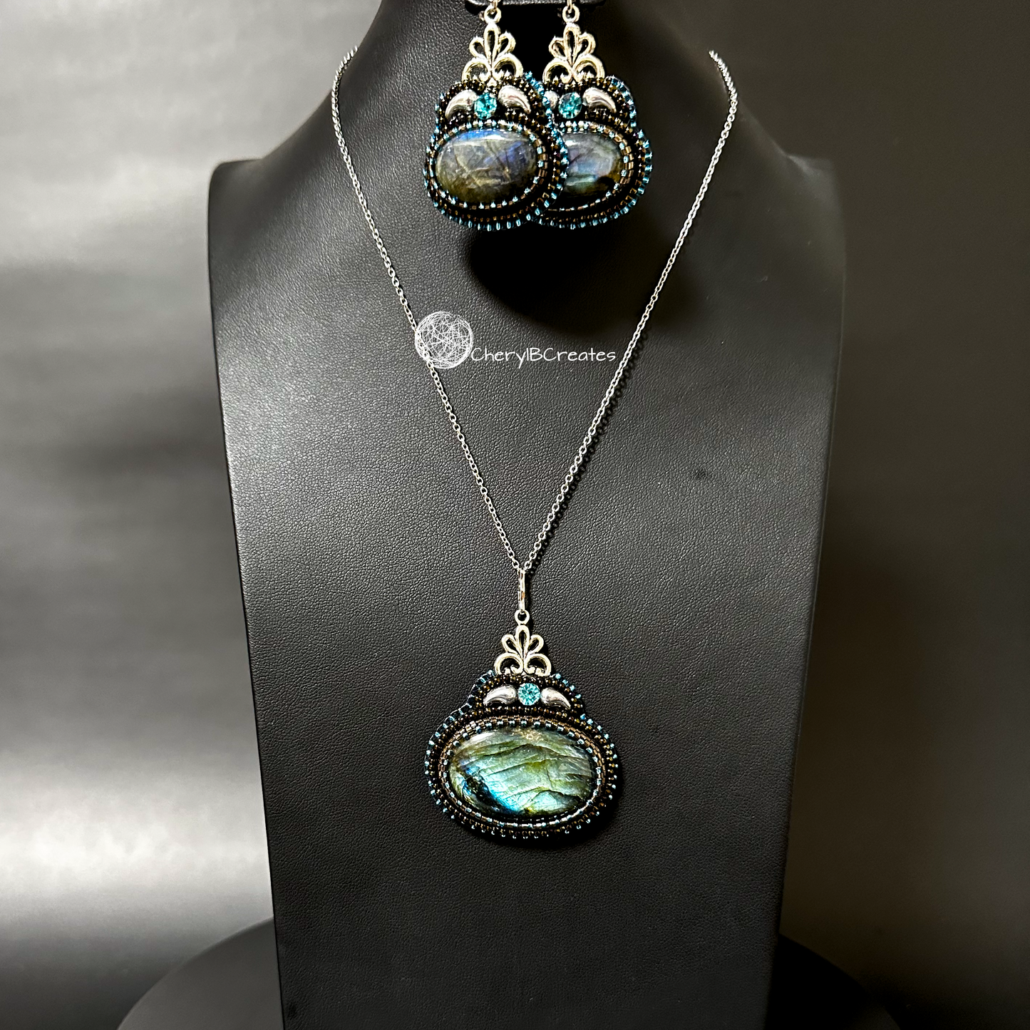 Labradorite With Scroll Pendant Necklace Set